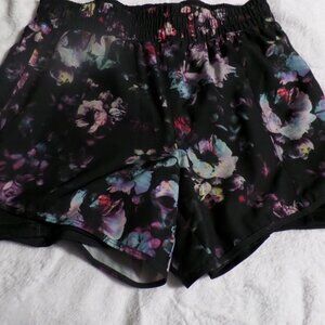 Aviva Floral Print Bike Shorts – Size: Medium